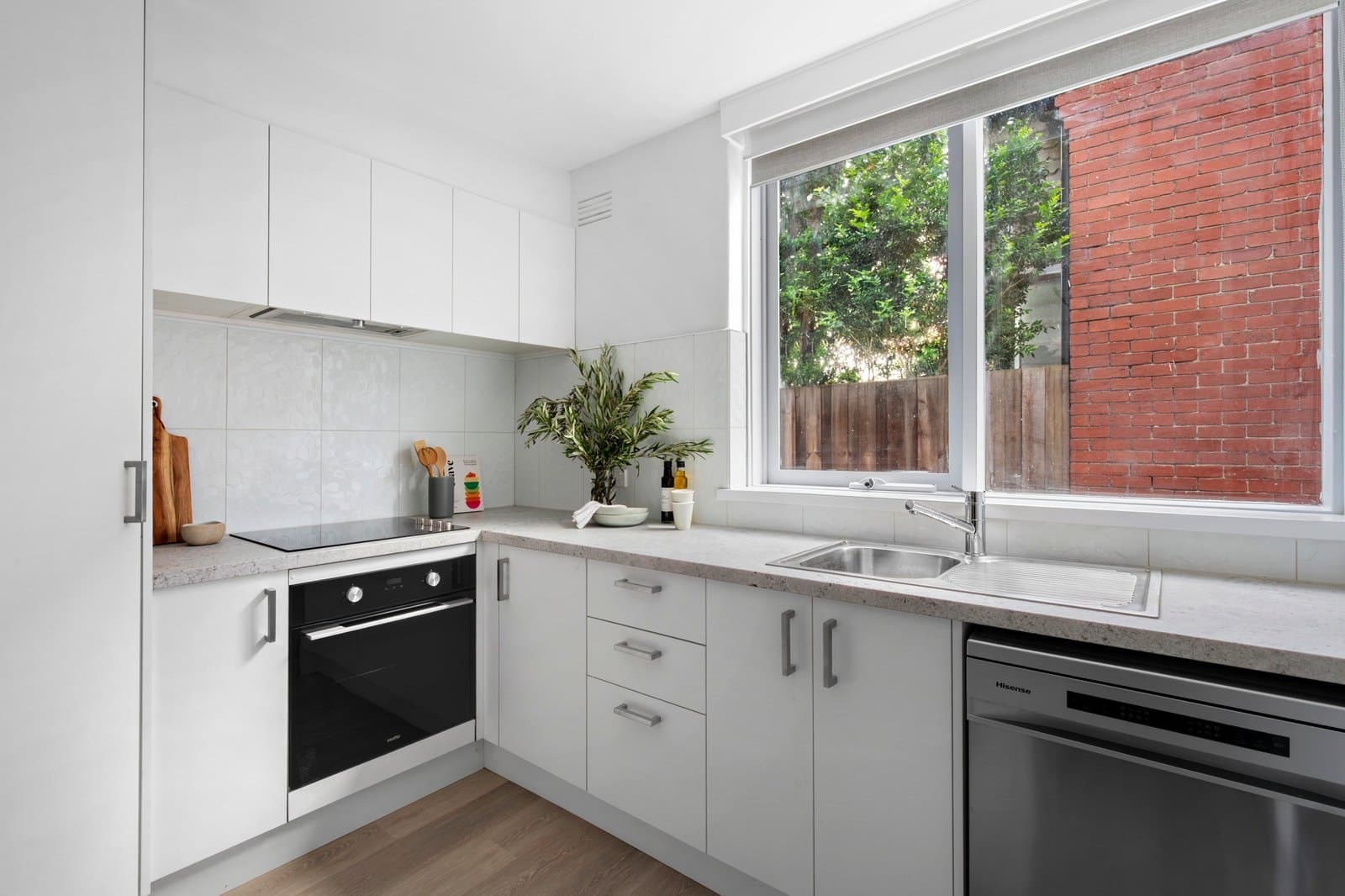 2/140 Kerferd Road, Albert Park - Thumbnail 4