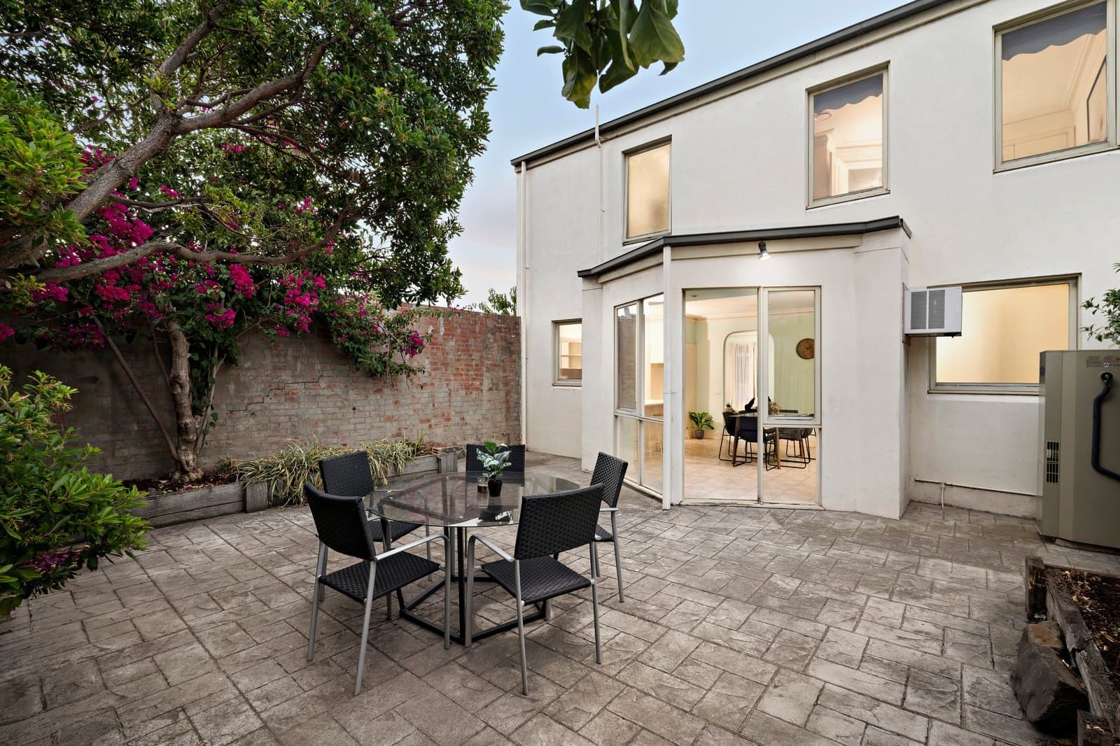 1/12 Barlow Street, Port Melbourne - Thumbnail 2