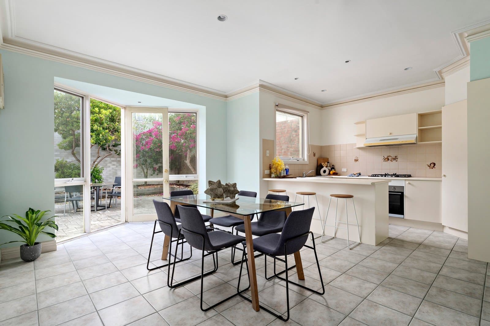 1/12 Barlow Street, Port Melbourne - Thumbnail 4