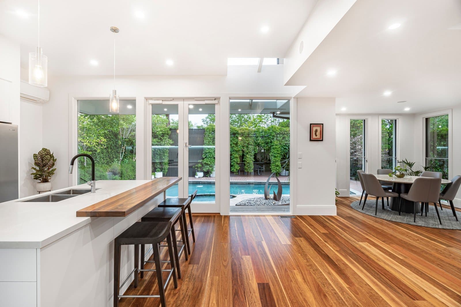 8 Winson Green Road, Canterbury - Thumbnail 4