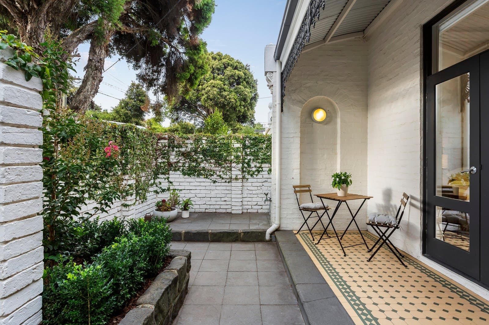 94 Edgevale Road, Kew - Thumbnail 2
