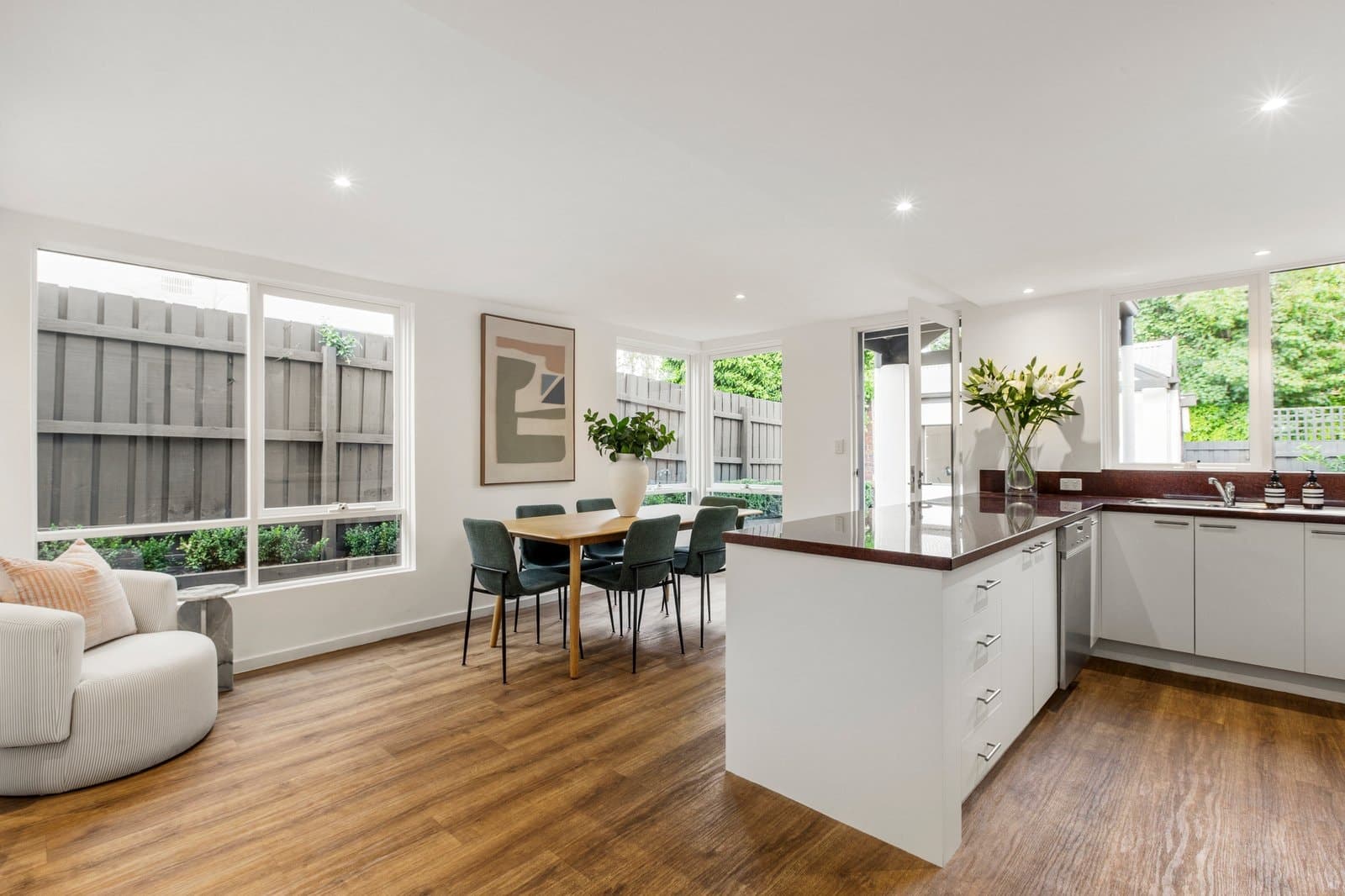 94 Edgevale Road, Kew - Thumbnail 4