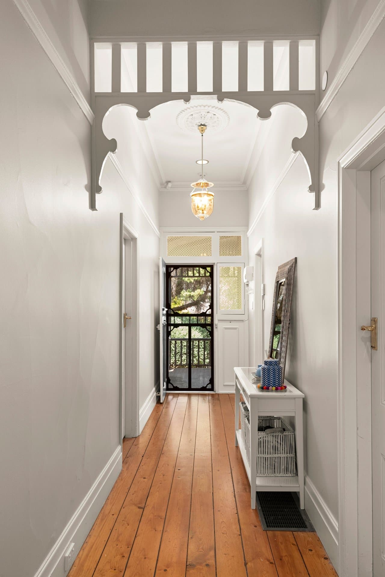 37 Kingston Road, Surrey Hills - Thumbnail 2