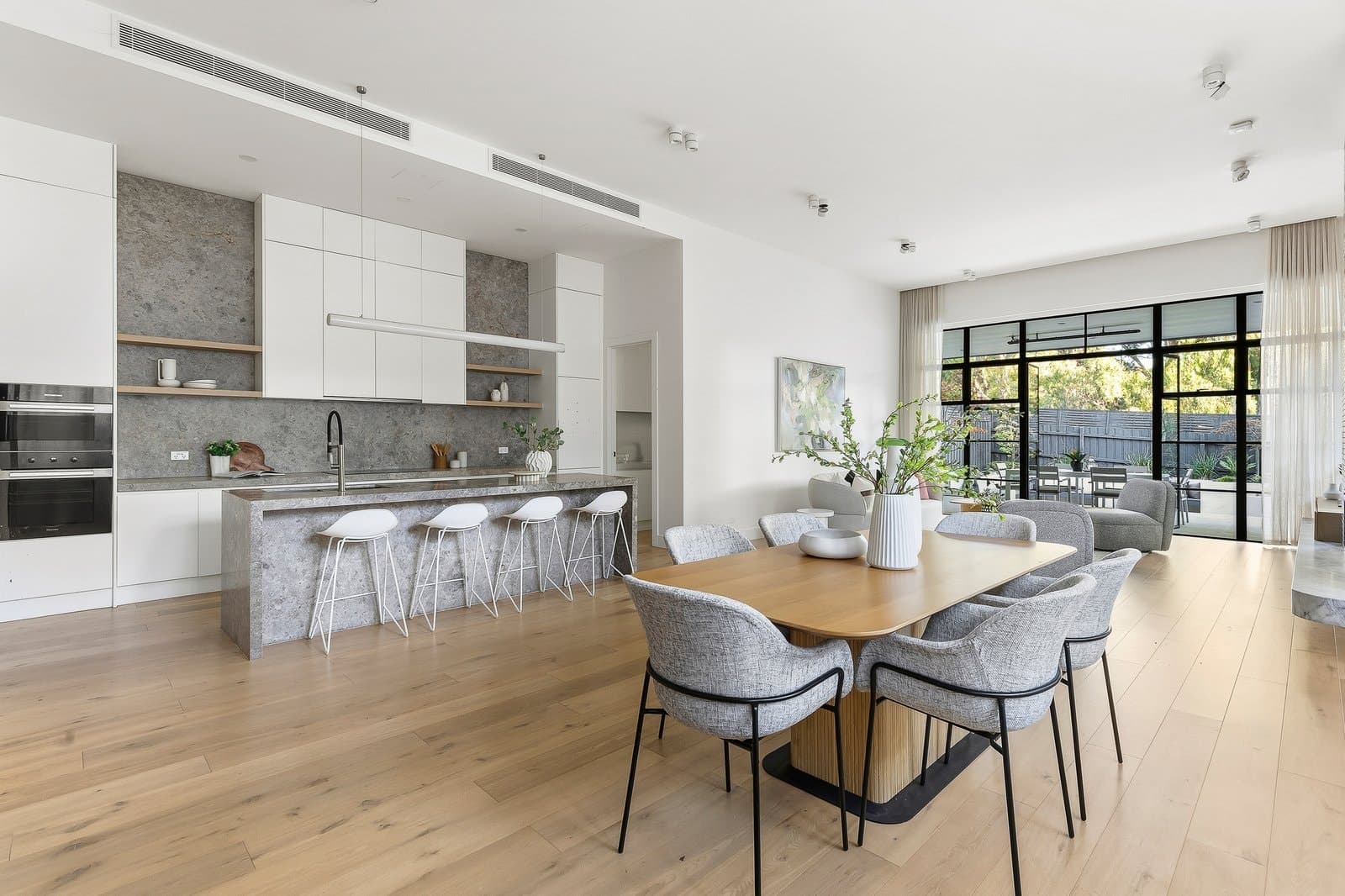 2/2 Peak Street, Malvern East - Thumbnail 2