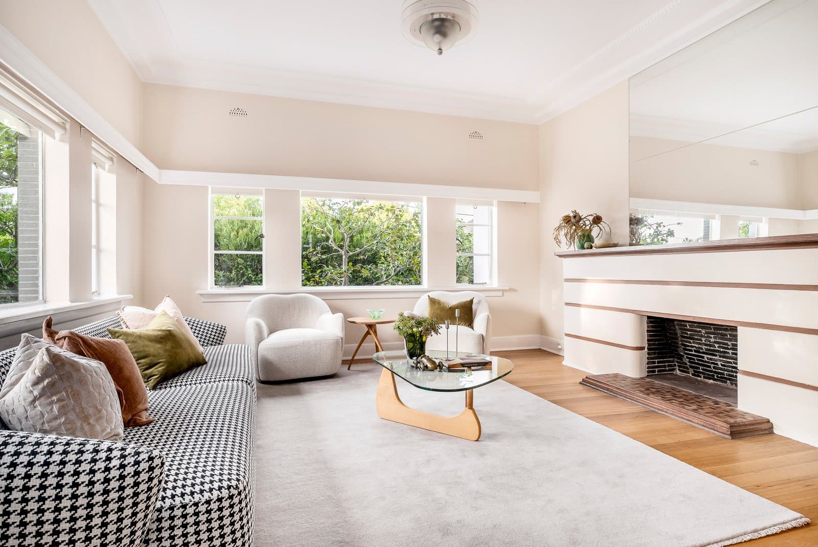 1176 Burke Road, Balwyn North - Thumbnail 2