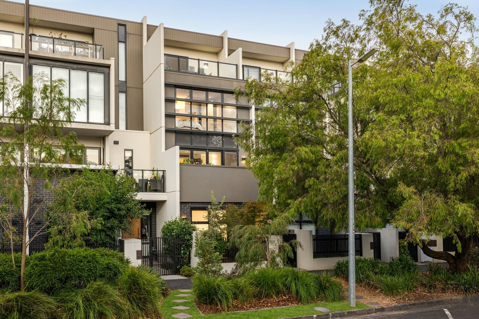 25 Danks Street, Albert Park - Image 1