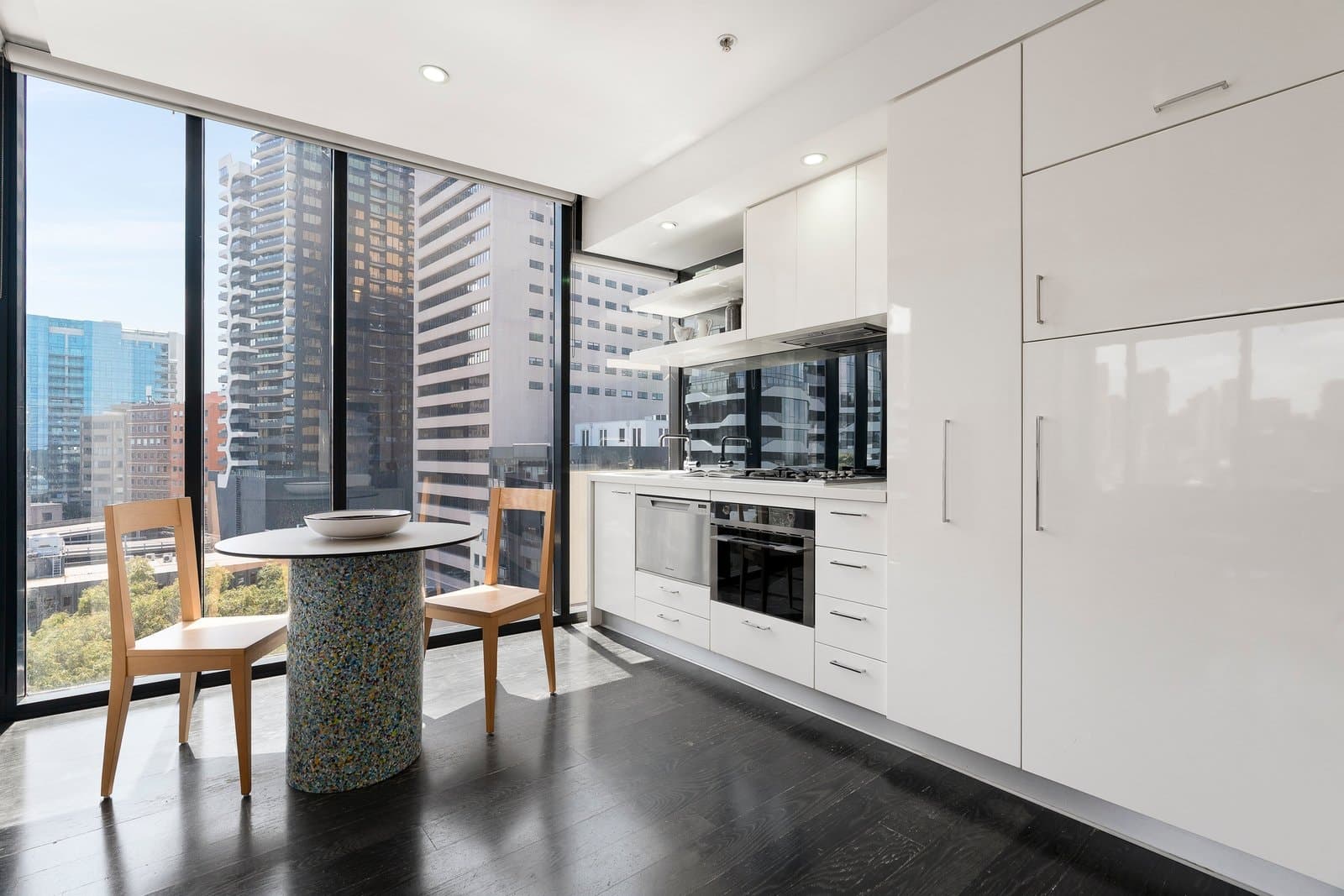 907/338 Kings Way, South Melbourne - Thumbnail 2