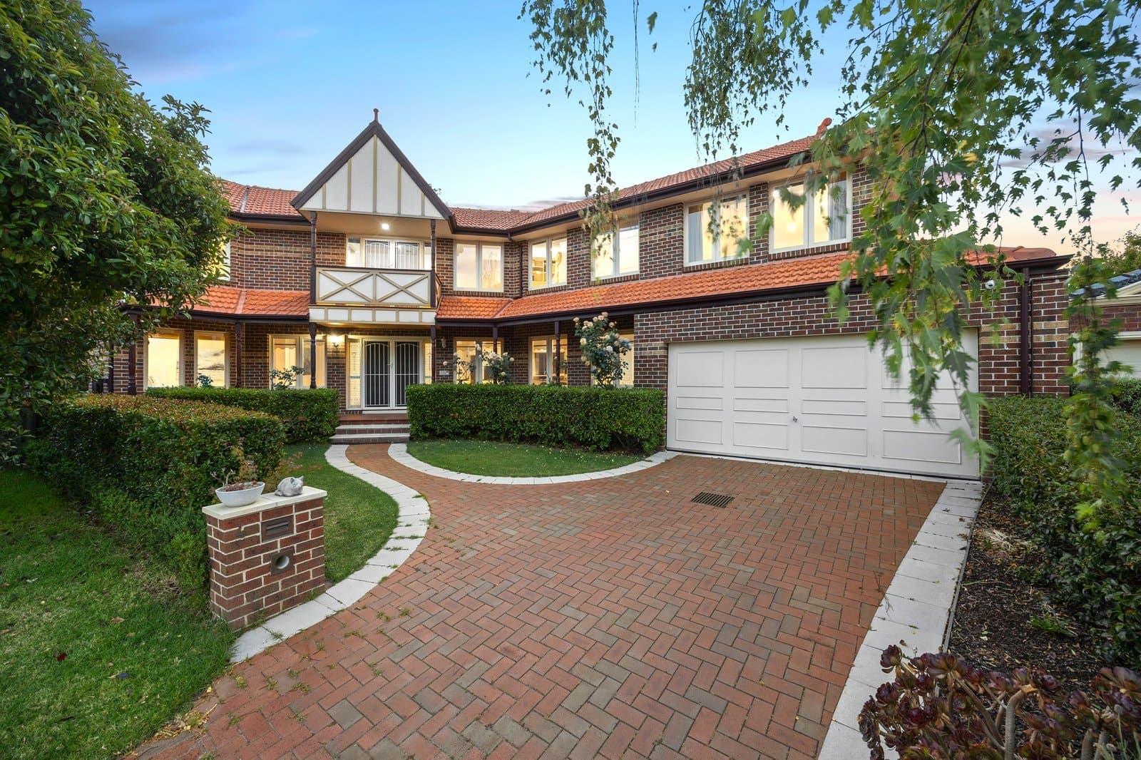 4 Newman Morris Place, Kew - Image 1
