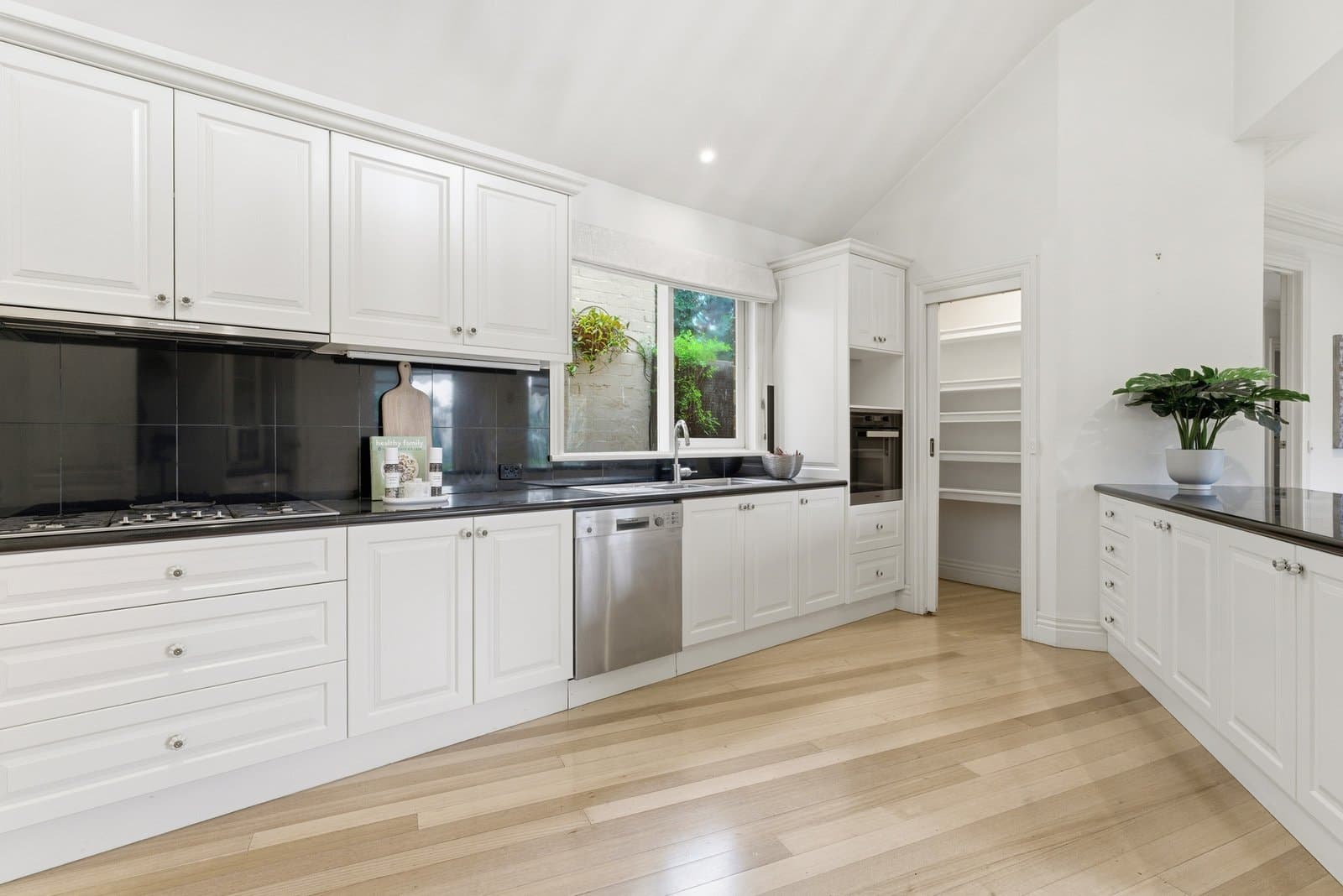 4 Newman Morris Place, Kew - Thumbnail 4