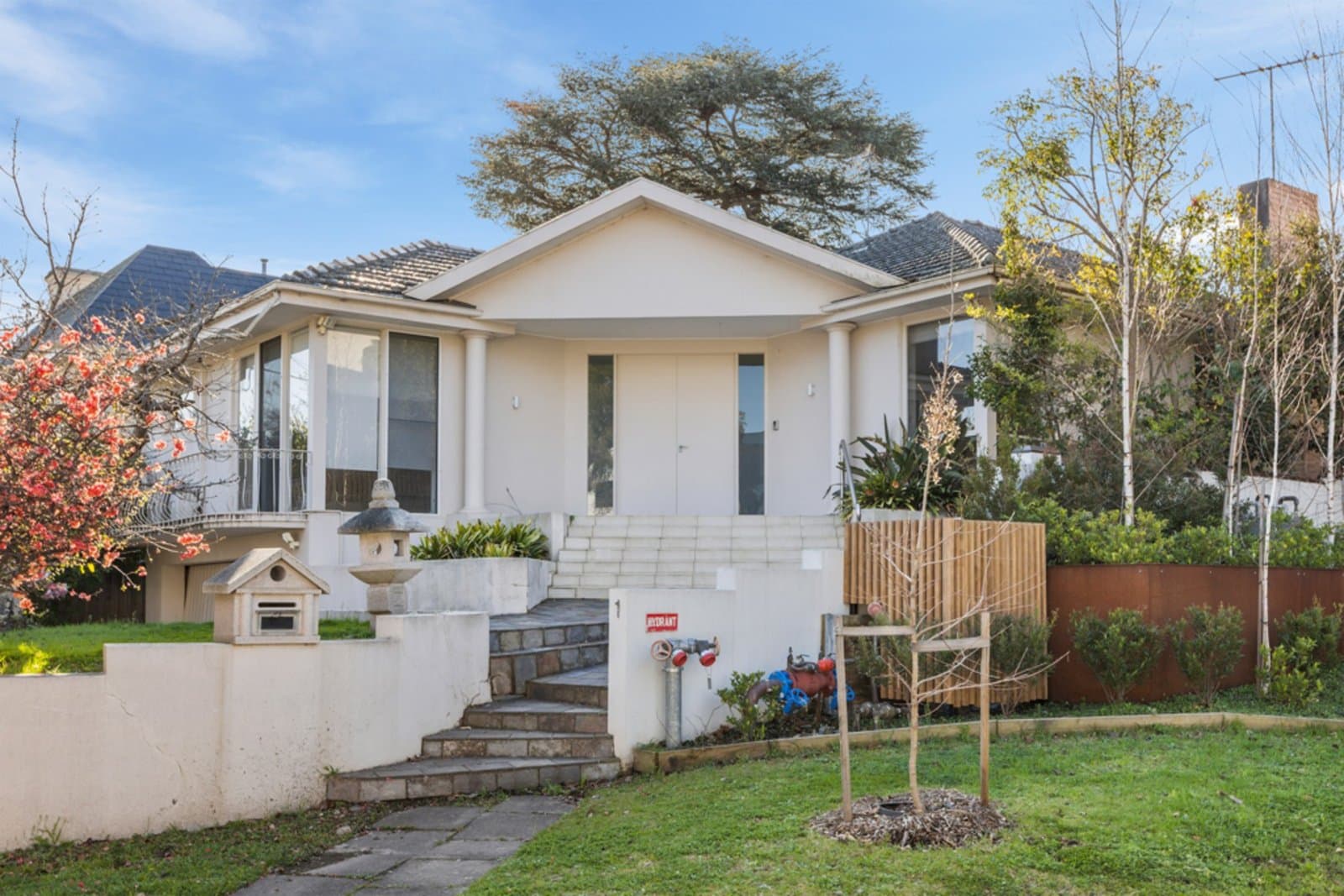 1 Nola Court, Toorak - Thumbnail 2