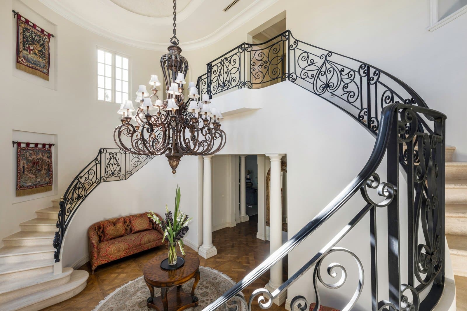 8 Montrose Court, Toorak - Thumbnail 4