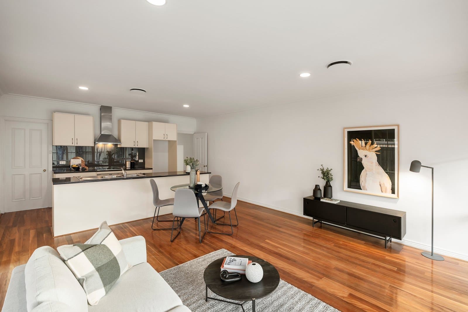 8 Paterson Street, Hawthorn - Thumbnail 2