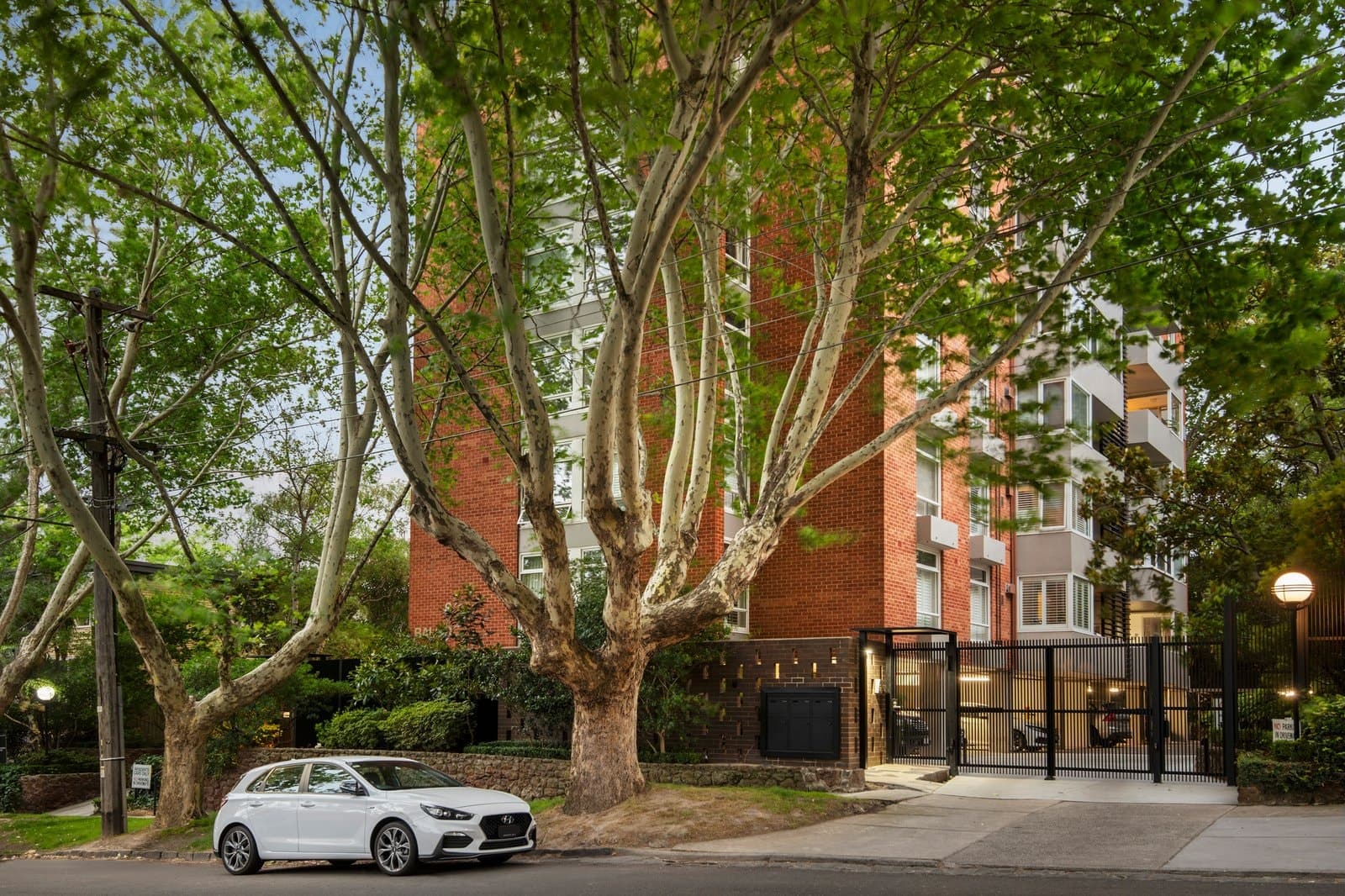 5.2 9 Struan Street, Toorak - Thumbnail 2