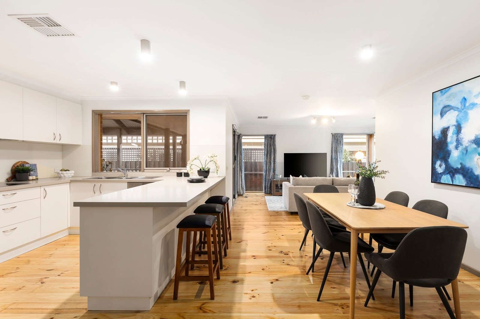 15 Duke Street, Ashburton - Thumbnail 2