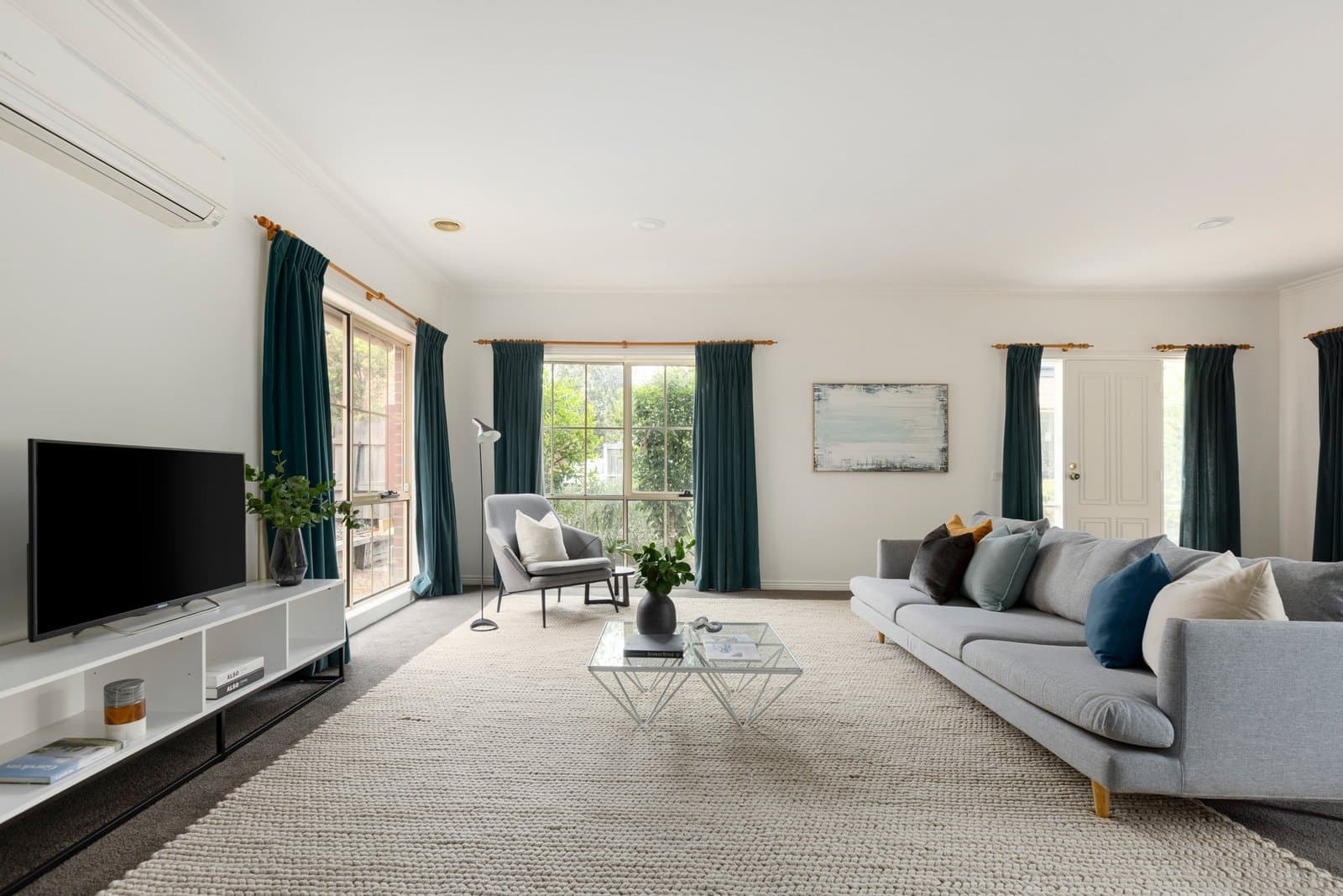 2A Hutchinson Drive, Kew - Thumbnail 2