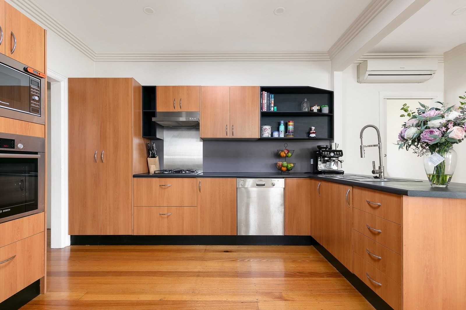 2 Catherine Street, Box Hill - Thumbnail 4