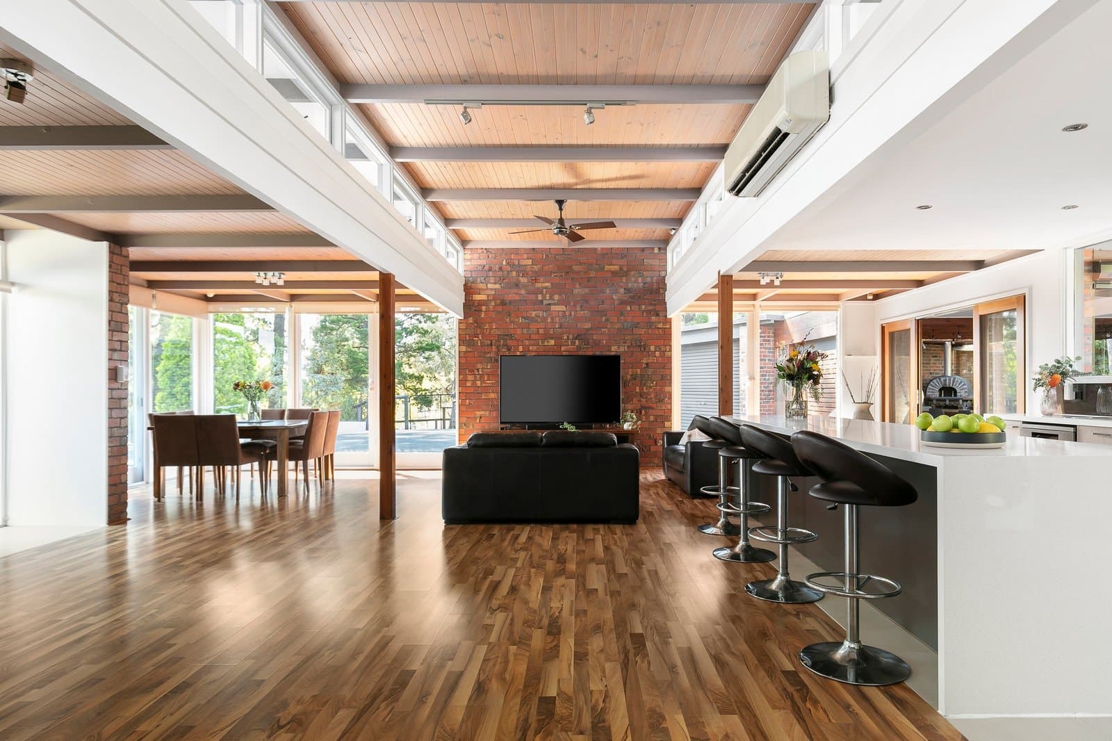 6-8 McEwan Road, Park Orchards - Thumbnail 2