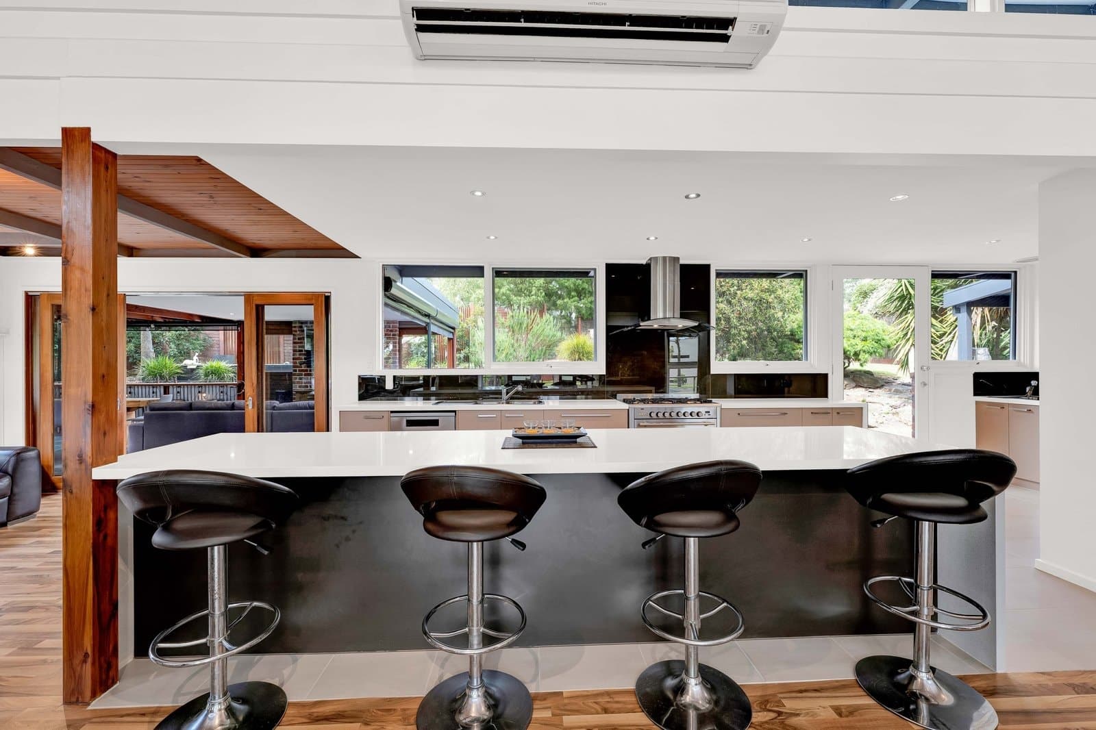 6-8 McEwan Road, Park Orchards - Thumbnail 3