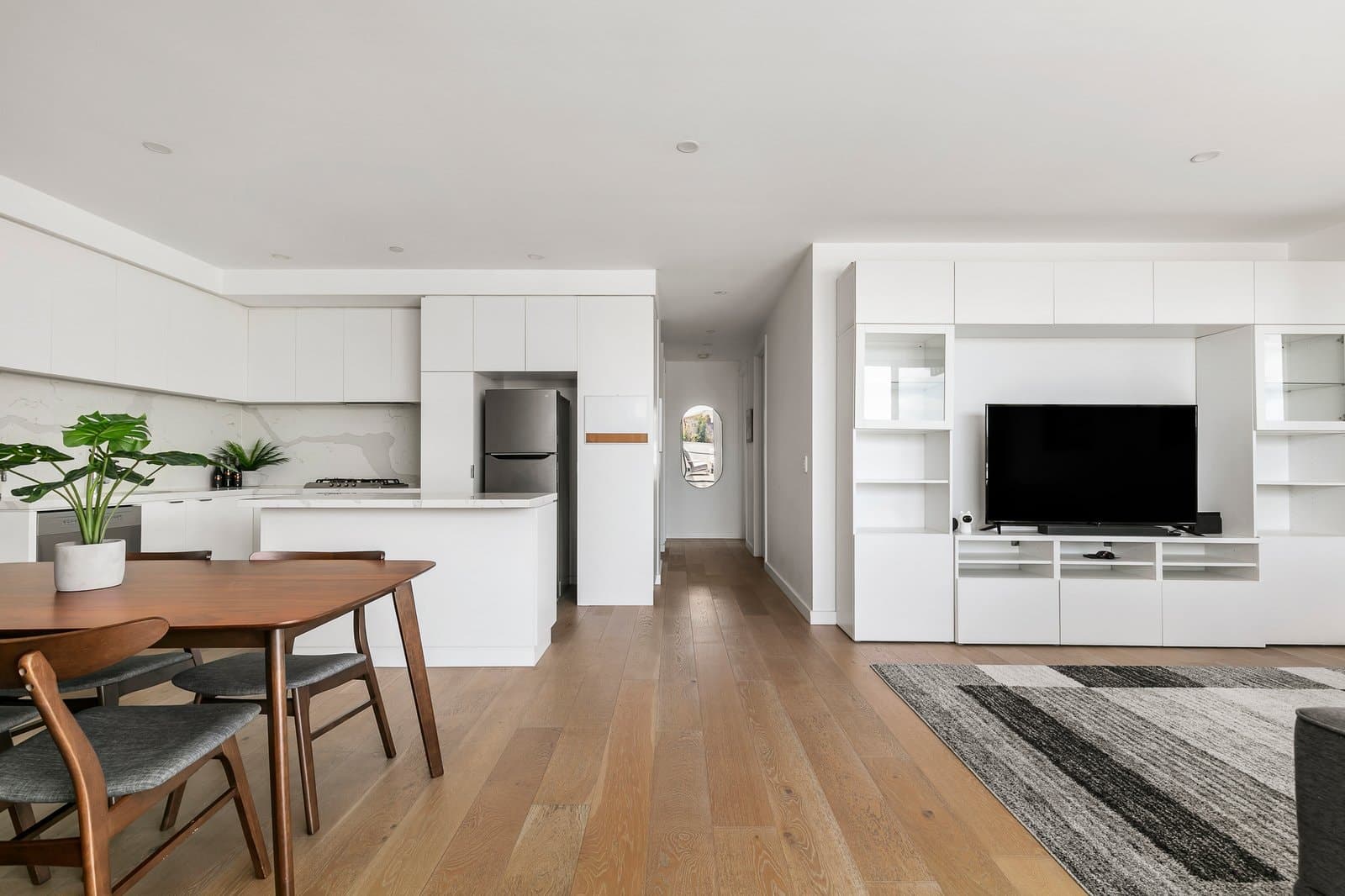 22/33 Queens Avenue, Doncaster - Image 1
