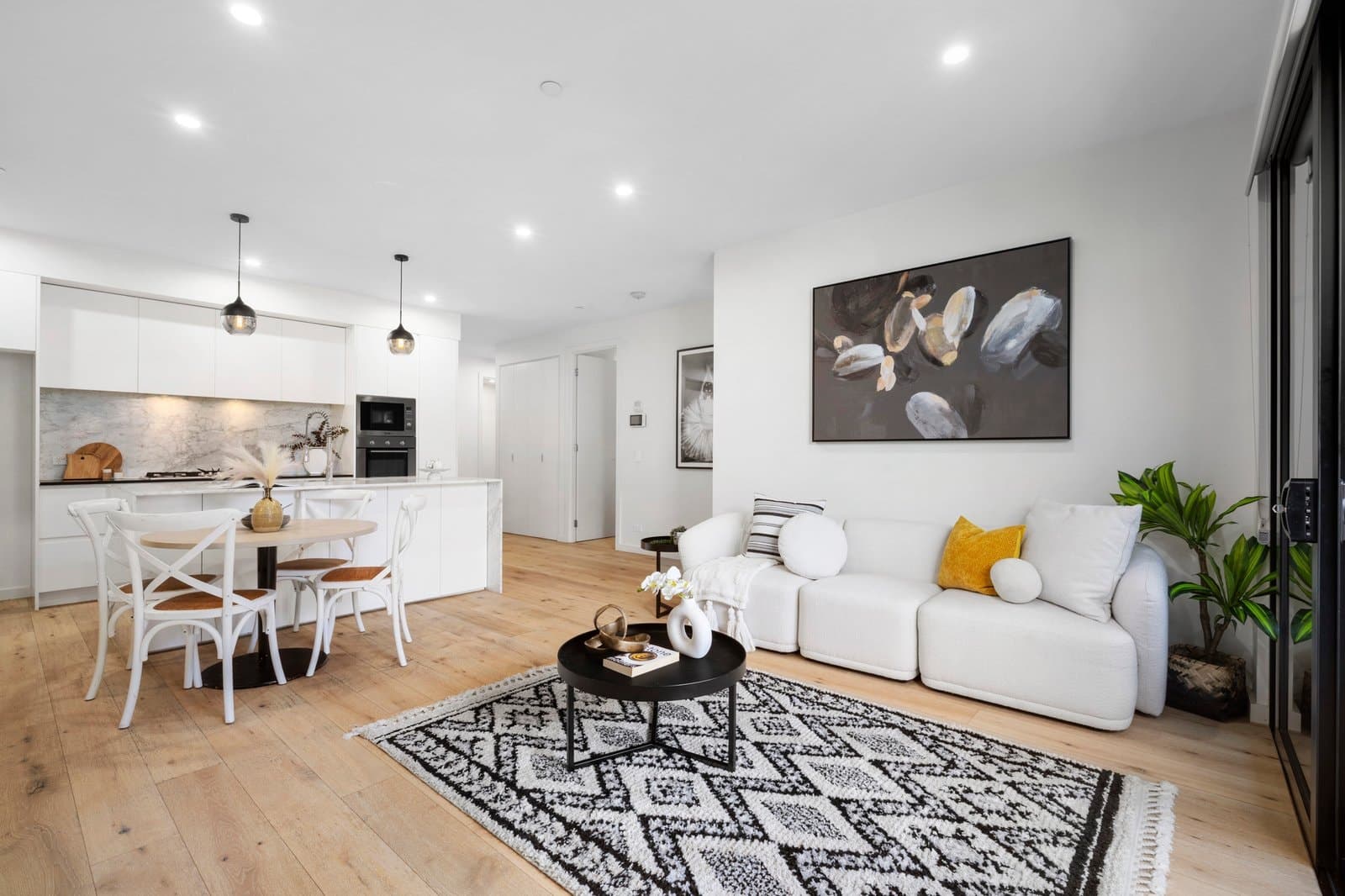 104/4 Littlewood Street, Hampton - Thumbnail 2