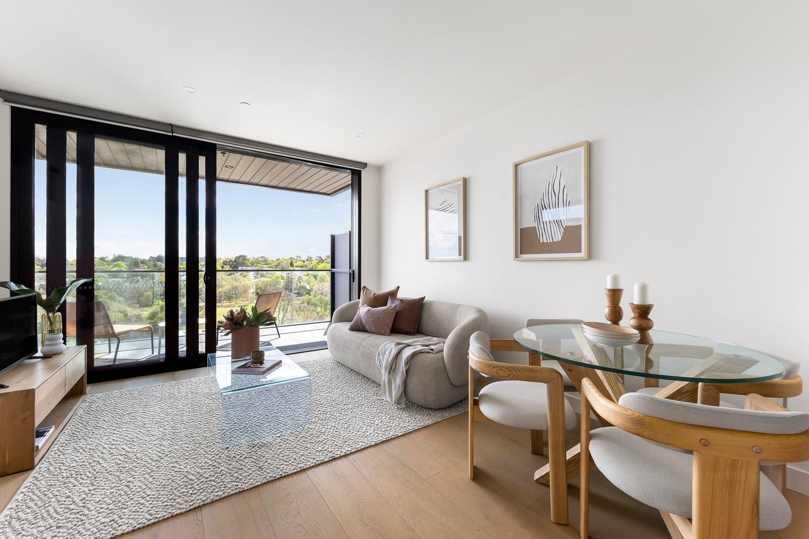 802/10 Lilydale Grove, Hawthorn East - Thumbnail 2