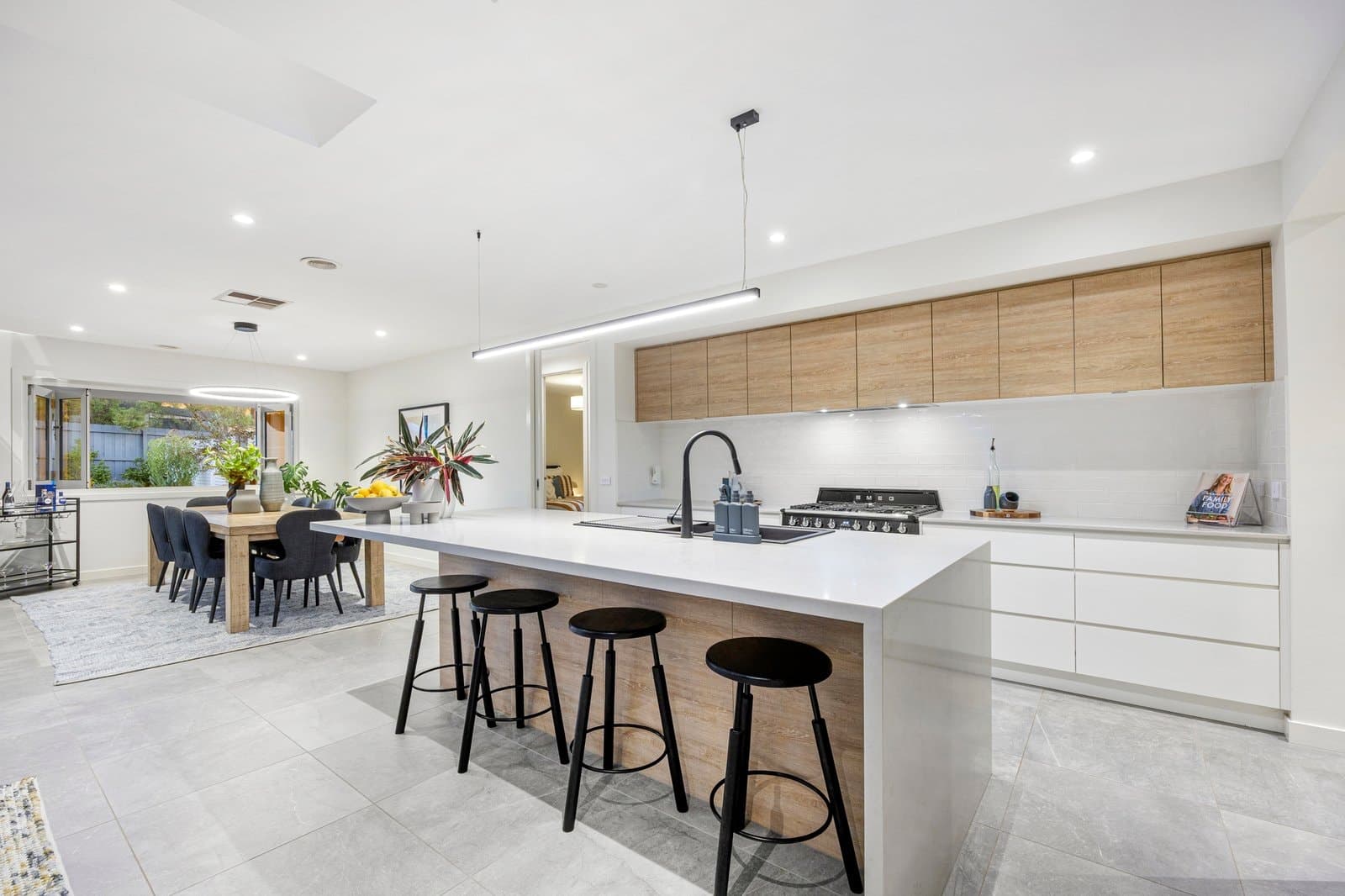 24 Yewers Avenue, Mount Eliza - Thumbnail 2