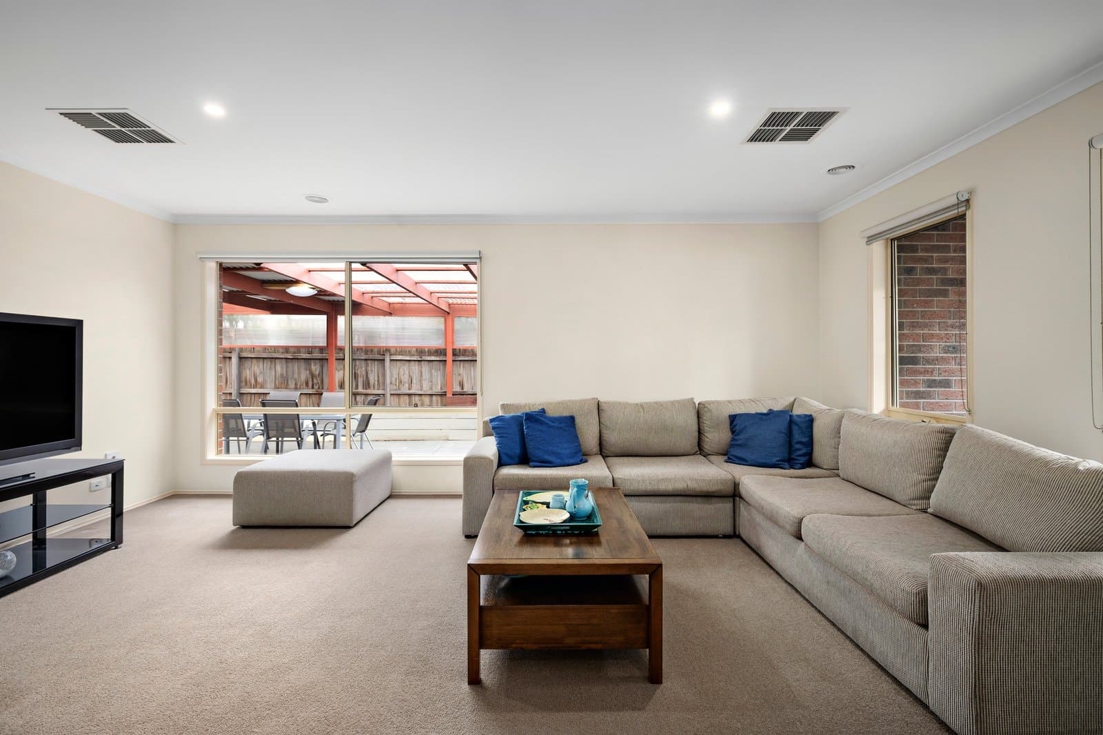 25 Noah Close, Mornington - Thumbnail 2