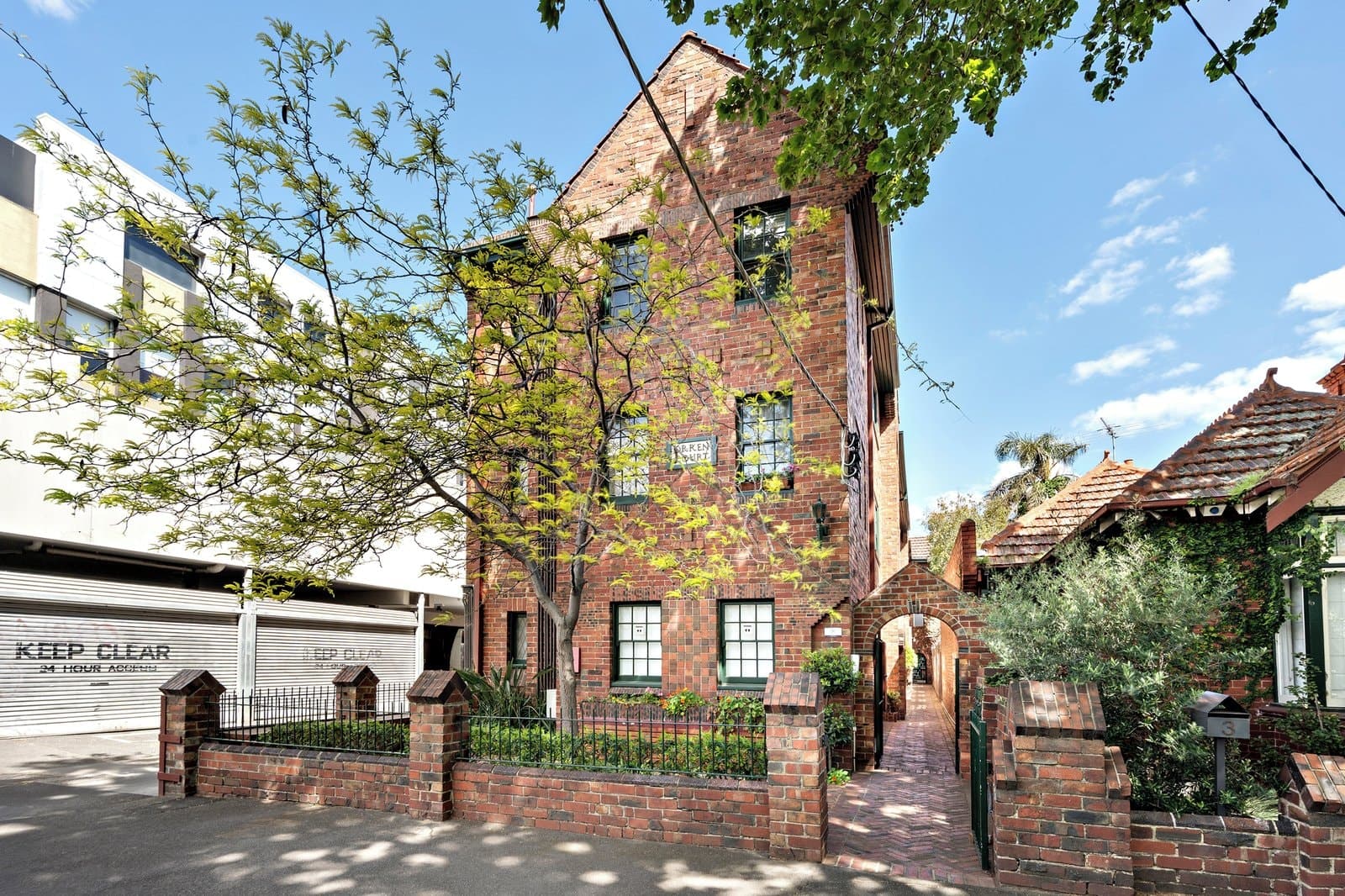 2/1 Park Street, St Kilda West - Image 1
