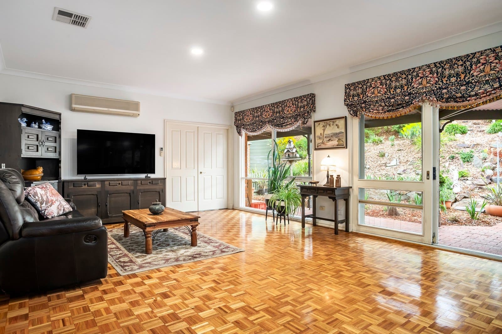 12 Raymond Elliot Court, Park Orchards - Thumbnail 4