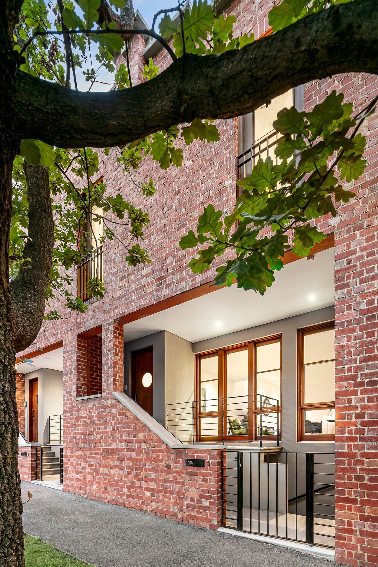 5 Tivoli Place, South Yarra - Thumbnail 2