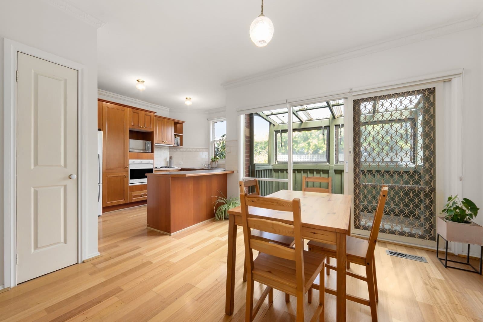 2C Russell Street, Surrey Hills - Thumbnail 2