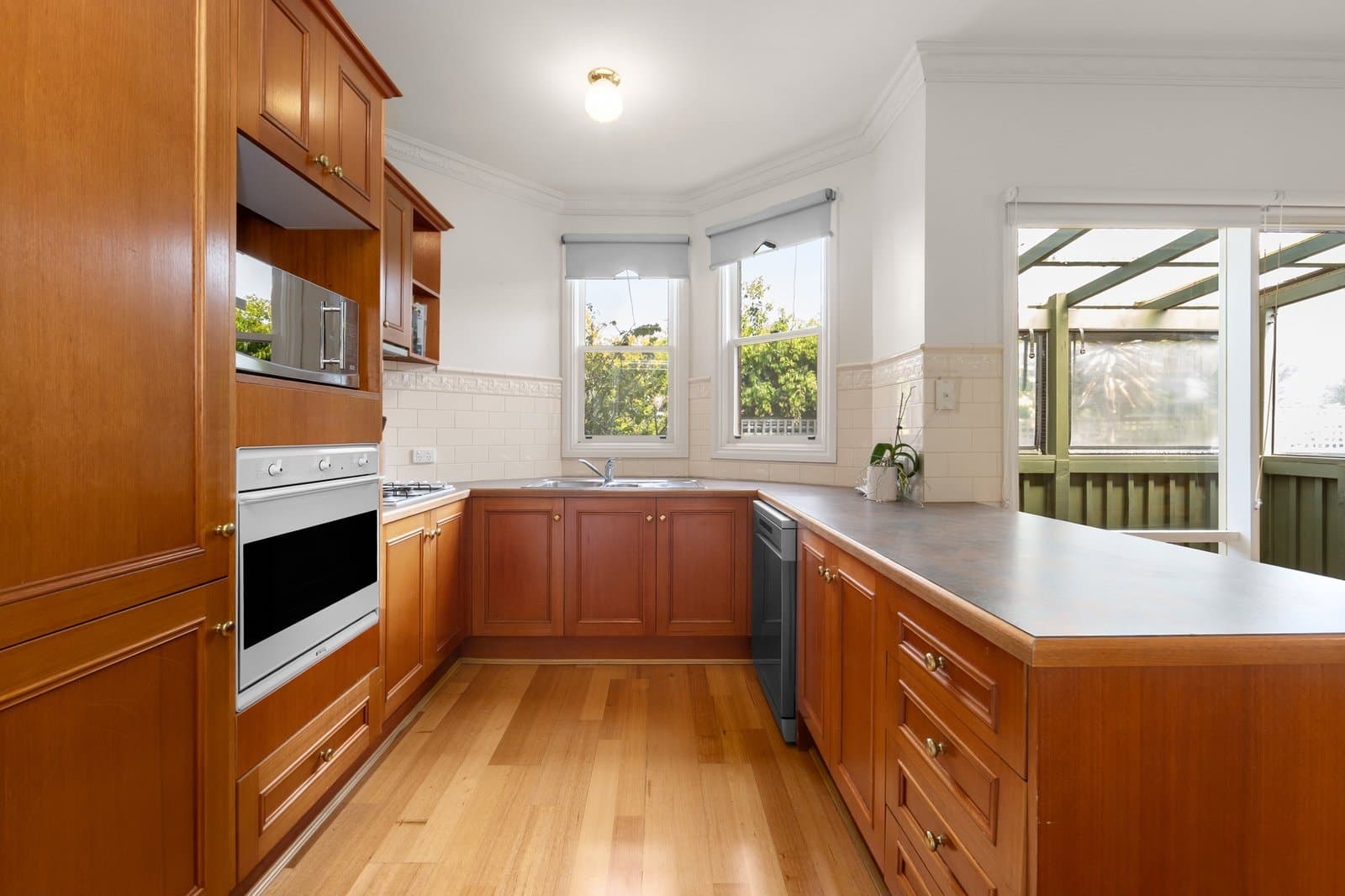 2C Russell Street, Surrey Hills - Thumbnail 3