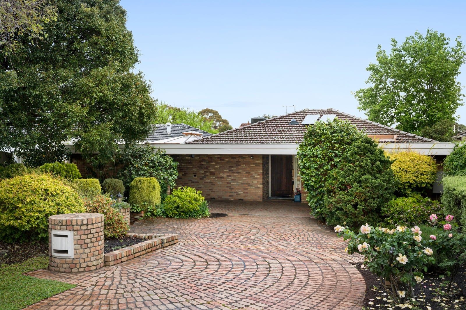 15 Rockingham Close, Kew - Thumbnail 3