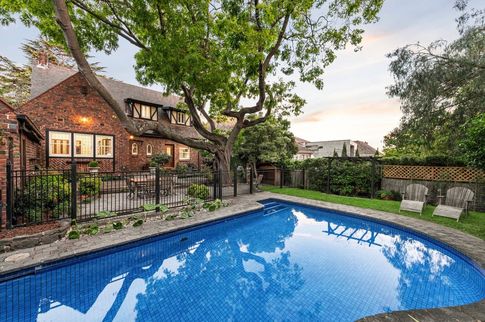 19 Howard Street, Kew - Image 1