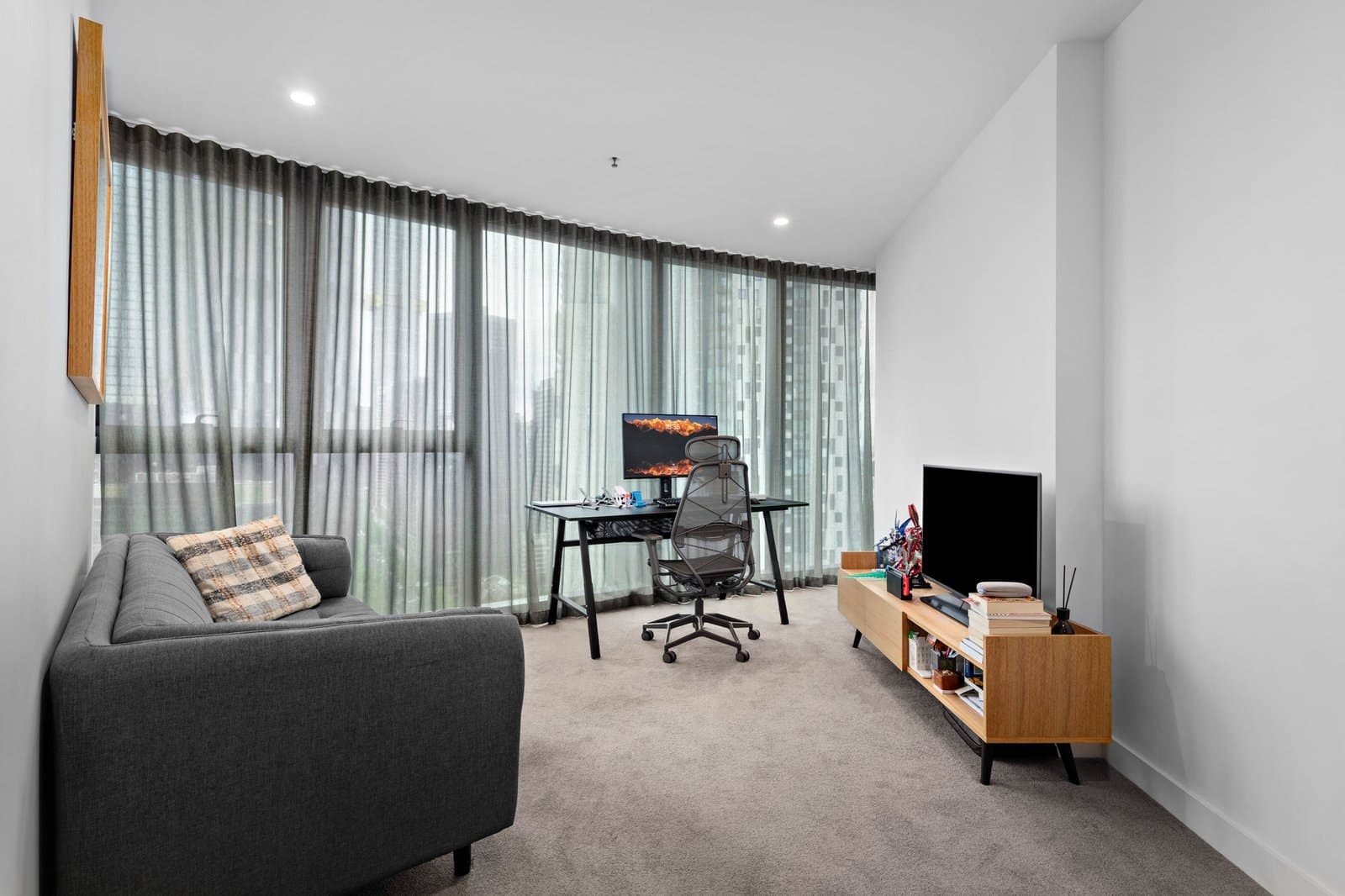 2310/105 Clarendon Street, Southbank - Thumbnail 2