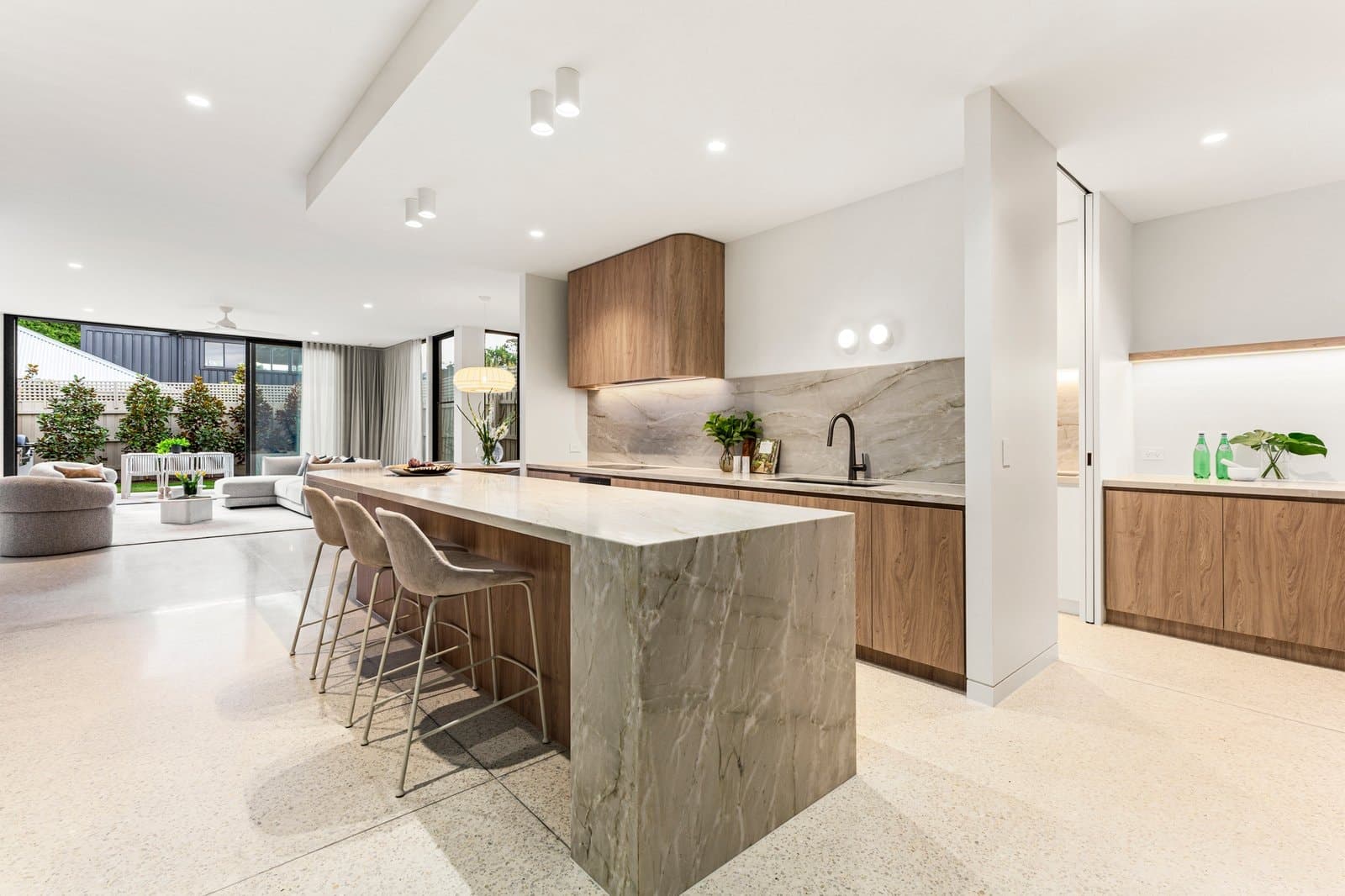 22 Saxby Road, Glen Iris - Thumbnail 2