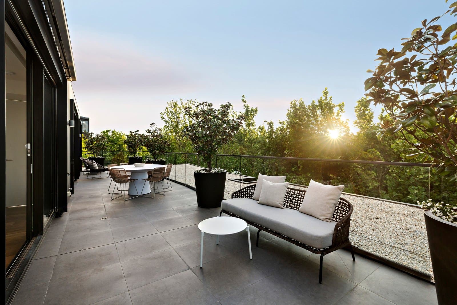 301/2 Cromwell Road, South Yarra - Thumbnail 2