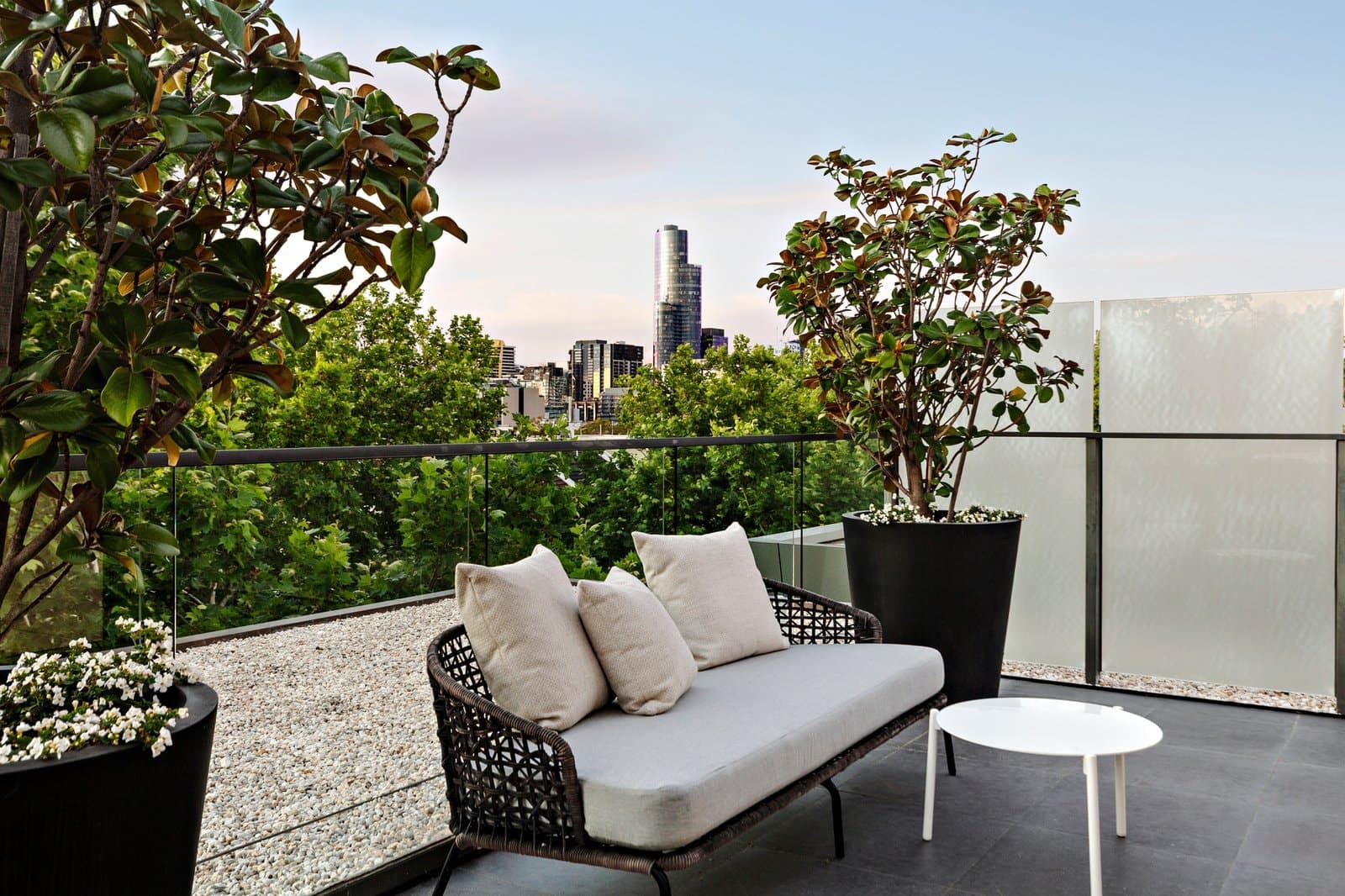 301/2 Cromwell Road, South Yarra - Thumbnail 3