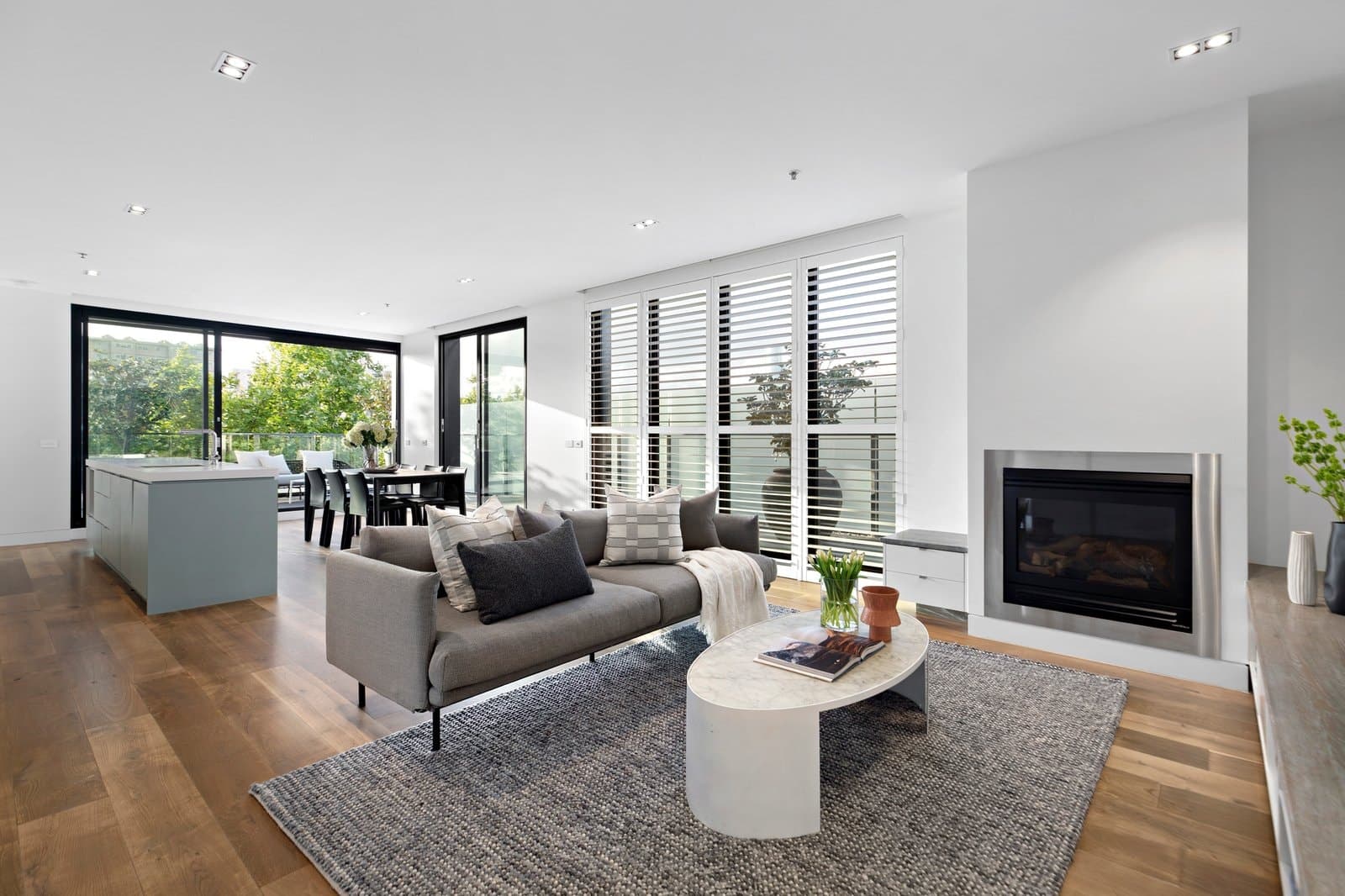 301/2 Cromwell Road, South Yarra - Thumbnail 4