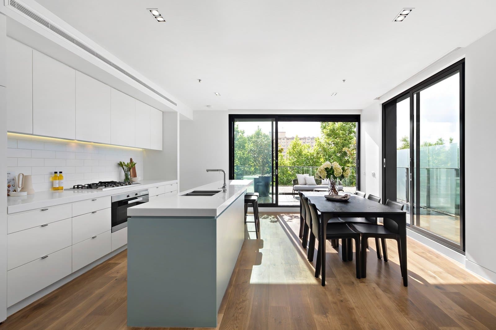 301/2 Cromwell Road, South Yarra - Thumbnail 7