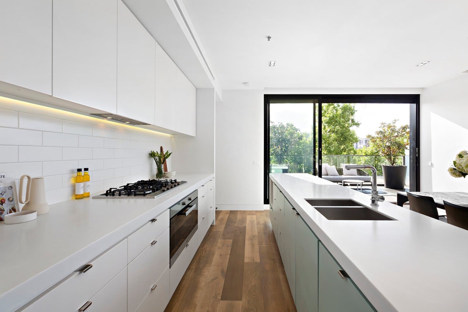 301/2 Cromwell Road, South Yarra - Thumbnail 8