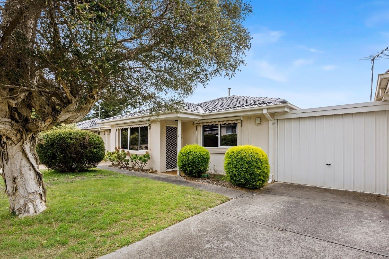 7/6 Coonara Avenue, Mount Eliza - Image 1