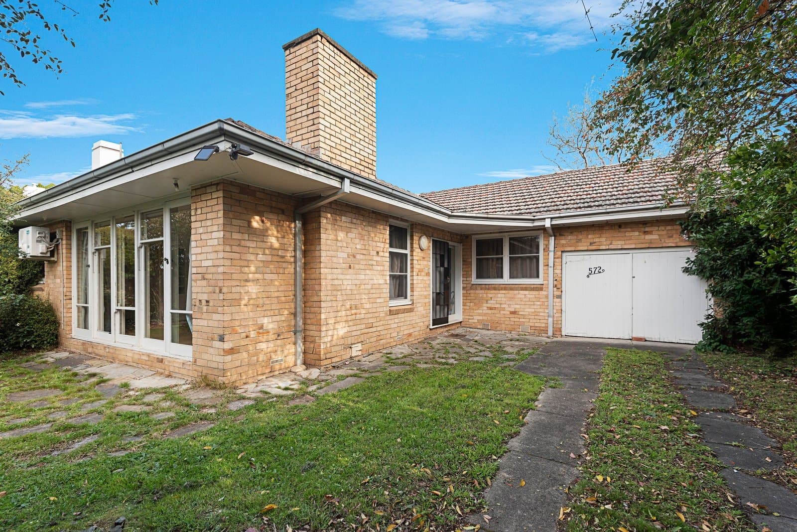 572 Whitehorse Road, Surrey Hills - Thumbnail 2