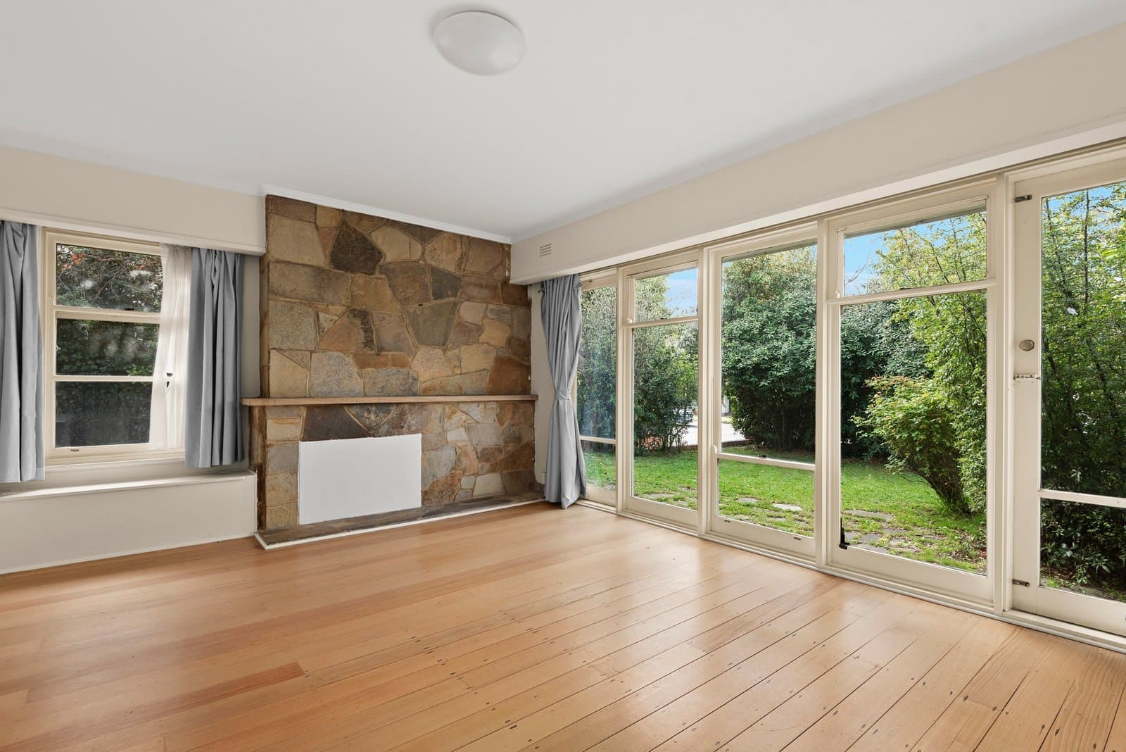 572 Whitehorse Road, Surrey Hills - Thumbnail 3