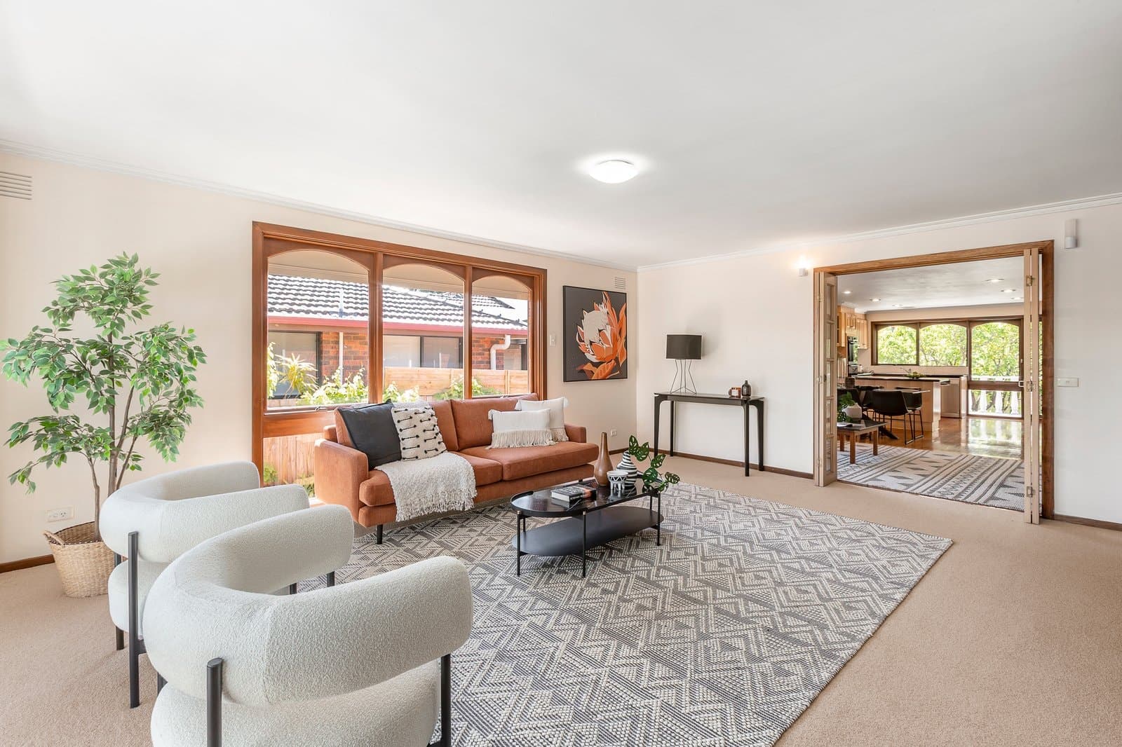 15 Cloverdale Close, Burwood East - Thumbnail 2