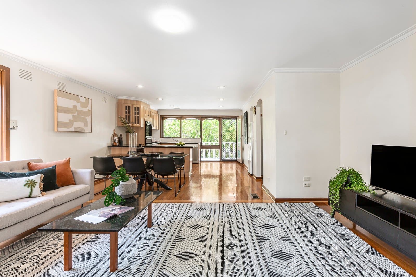 15 Cloverdale Close, Burwood East - Thumbnail 4