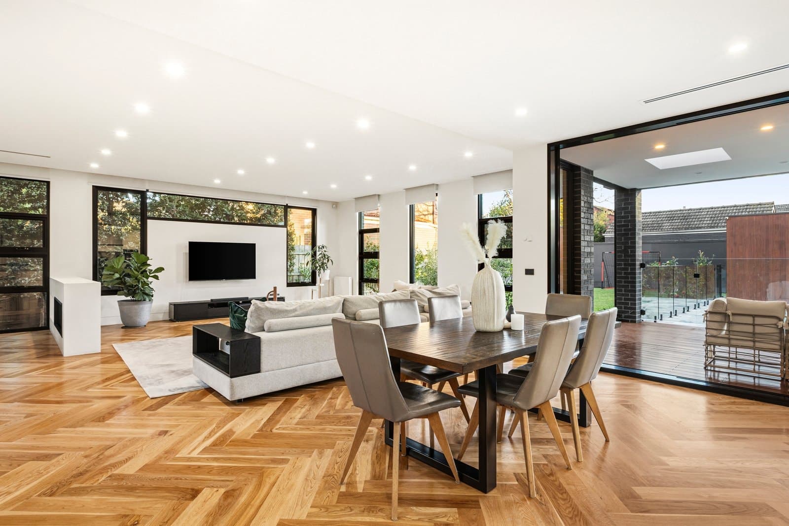 118 Ludstone Street, Hampton - Thumbnail 8