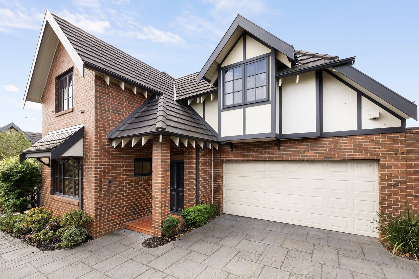 2/21 Somerset Road, Glen Iris - Thumbnail 2