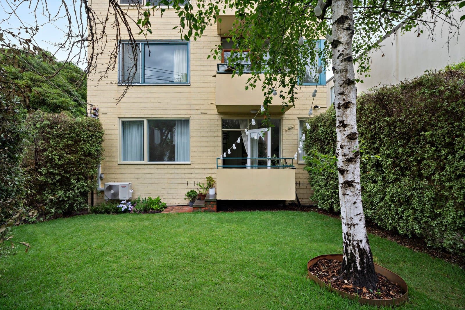 1/97 Barkly Street, St Kilda - Thumbnail 2