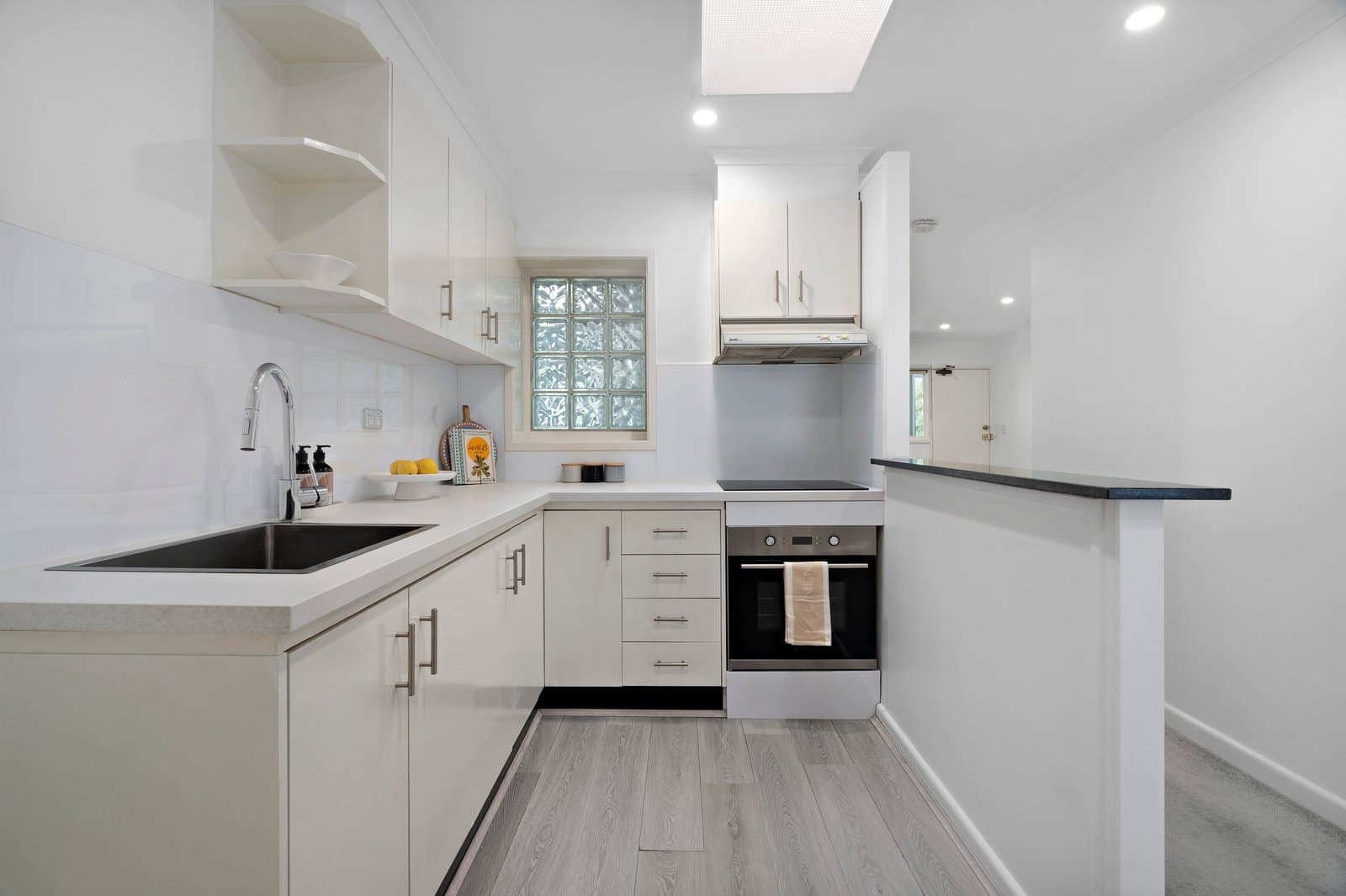 7/4 Yorston Court, Elsternwick - Thumbnail 4